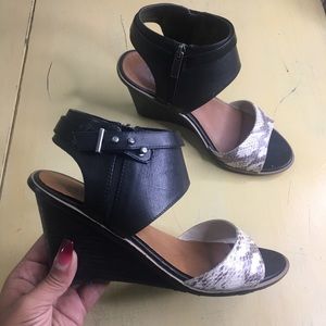 Dolce Vita Black Ankle Cuff Snake Skin Open Toe Wedge Sandal